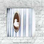 Maritimes Leinwandbild Möwe im Bullauge mit blauen Streifen